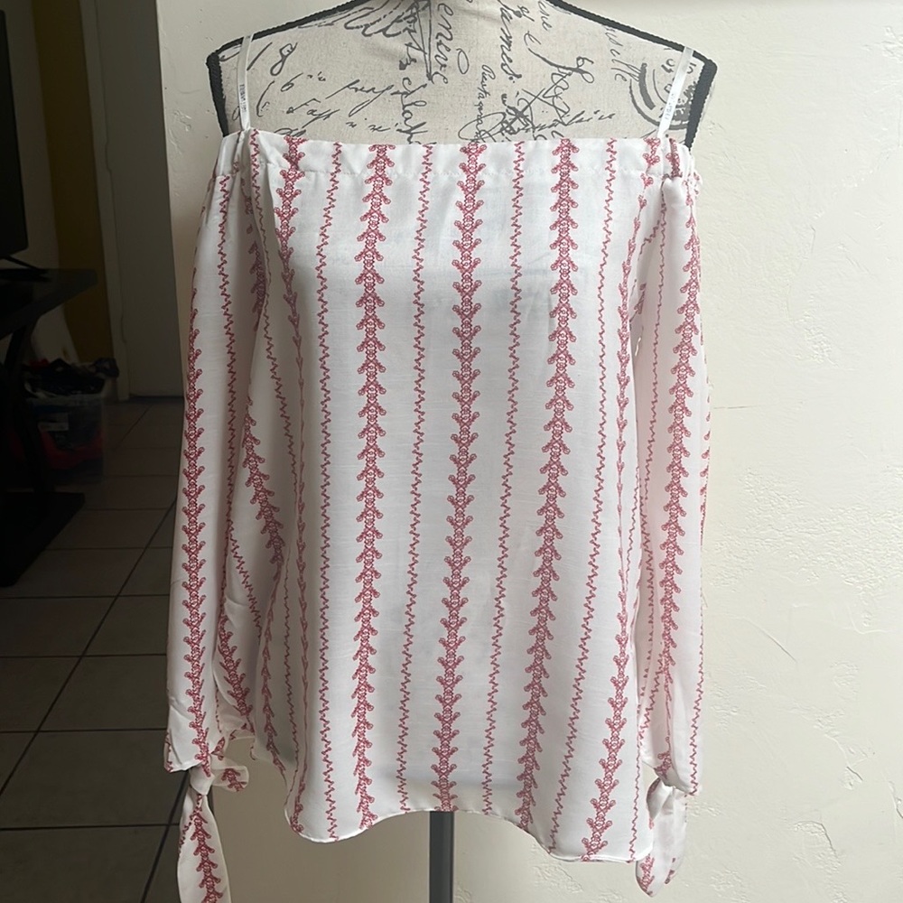 NWOT Sweet Wanderer 
Excellent conditions 
Size M.
Off the Shoulder.
#28